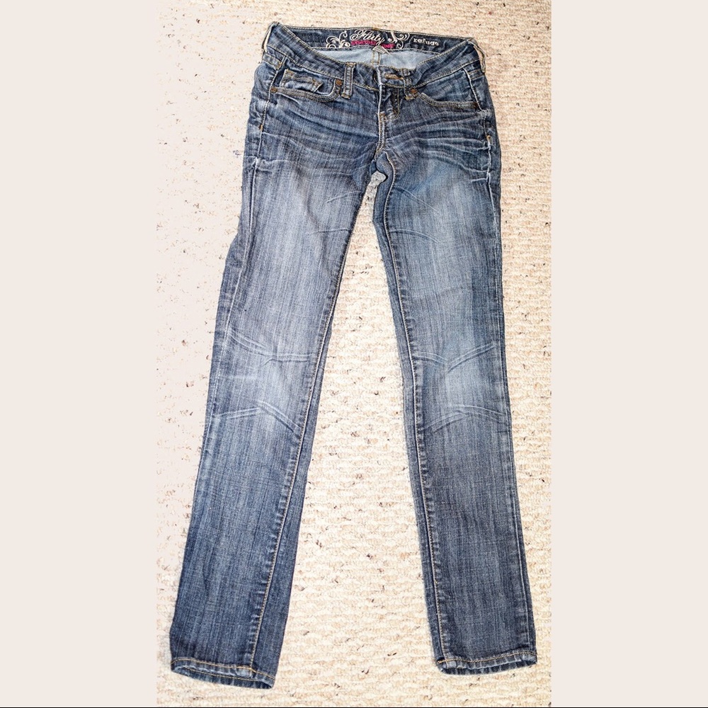 Refuge size 00R skinny jean darker wash